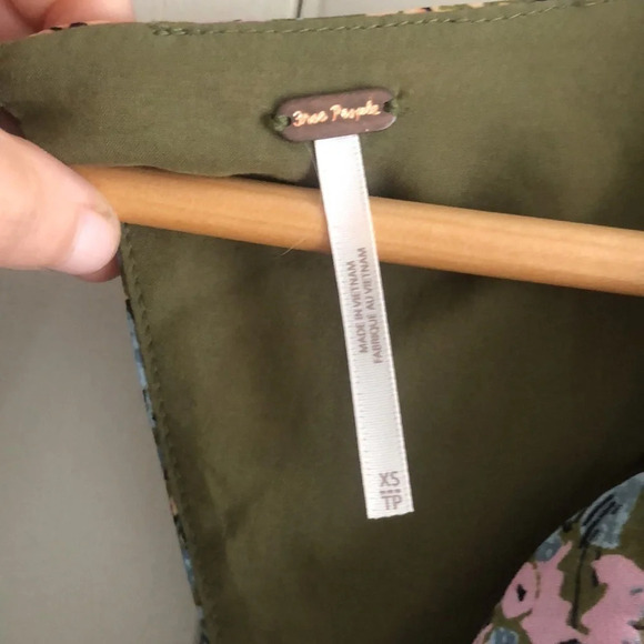 FREE PEOPLE | Floral peasant crop top with balloon sleeves - Picture 9 of 10